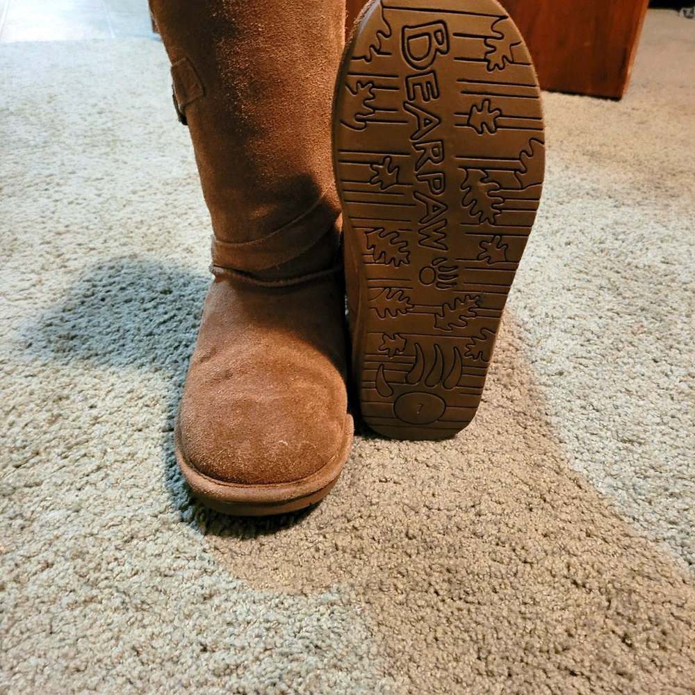 Womens size 7 Bear Paw boots